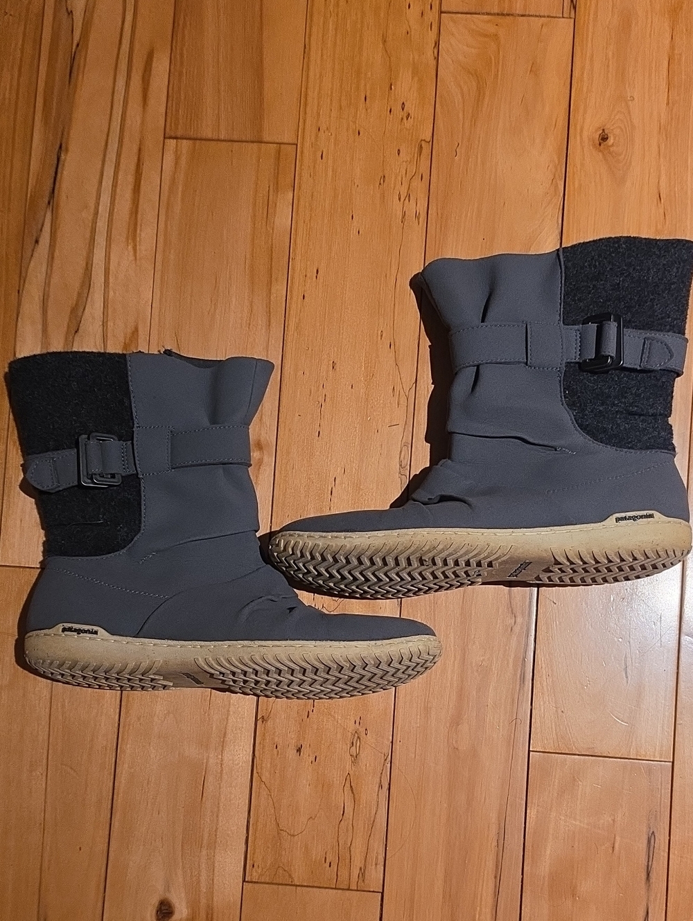 Patagonia Women's Charcoal Gray Insulated Winter Mid-Calf Boots